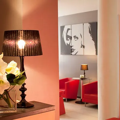 Villathena Paris 3*,
