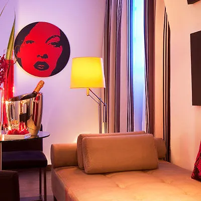 Villathena Paris