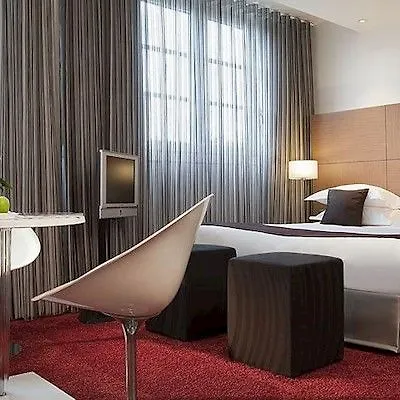 Villathena Paris 3*,